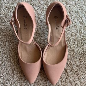 Pointy toed heels👠